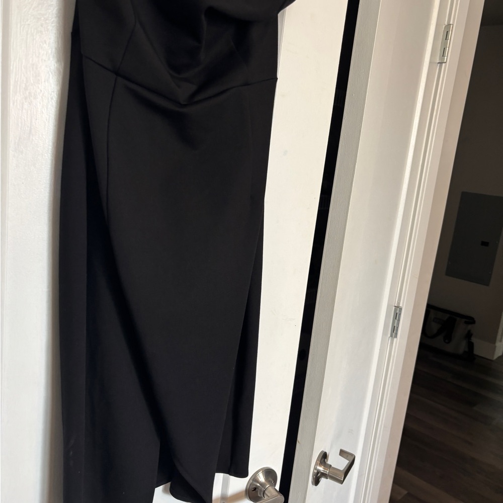Lulu's Classic Black Midi Dress